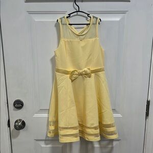 Charming Yellow Kids Dress with Bow. Calvin Klein. Size 10.